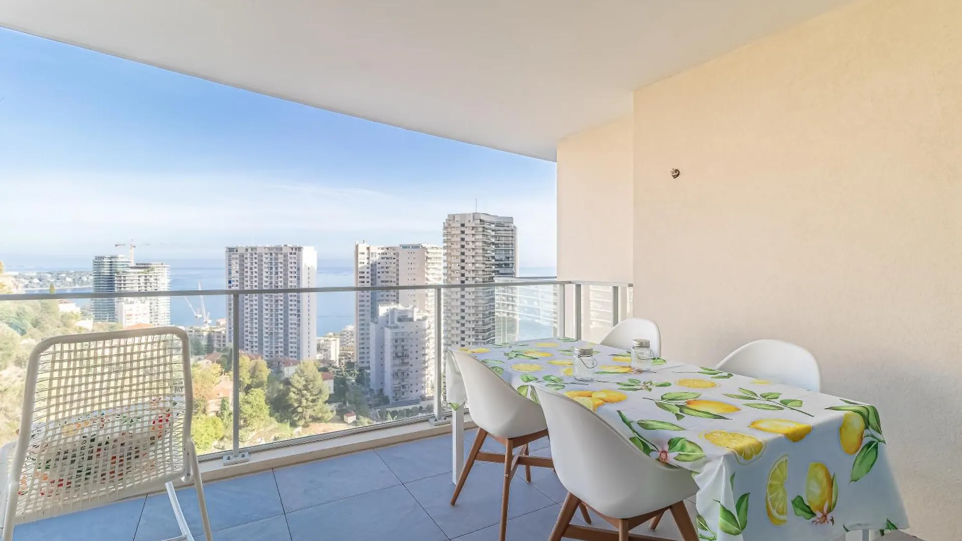 Superb New 2-Room Apartment -Parking Border Monac بوزولي 0*,