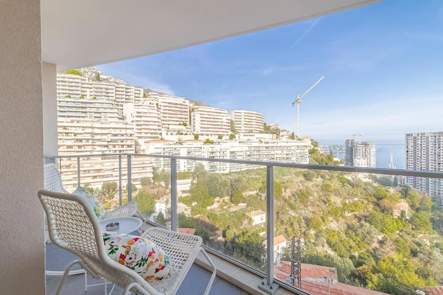 Superb New 2-Room Apartment -Parking Border Monac Beausoleil Holiday home